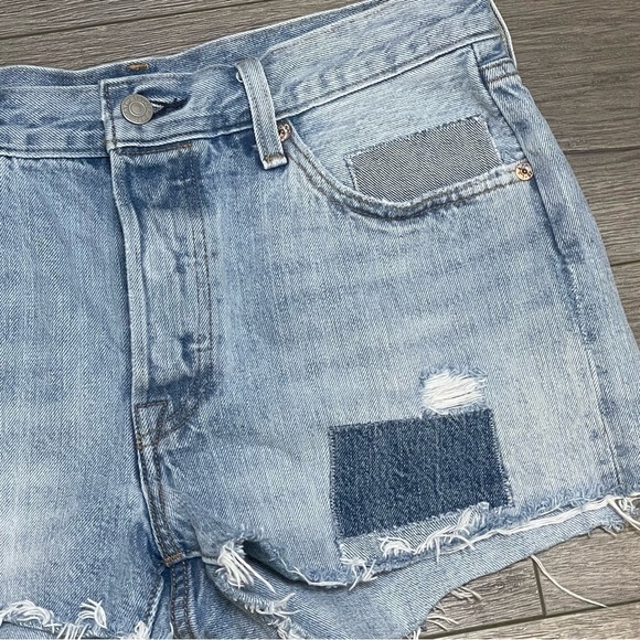 Levi's Womens 501 Button Fly Raw Hem Blue High Rise Denim Patch Jean Shorts 28 - Picture 3 of 9